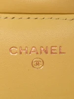 ⁦2021 CC Quilted Lambskin Sunglasses Case with Chain crossbody bag⁩ – תמונה ⁦6⁩