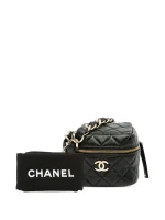 ⁦2021 Quilted Lambskin Cube Chain Wristlet Case vanity bag⁩ – תמונה ⁦7⁩