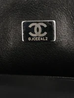 ⁦2021-2024 Mini Square Classic Patent So Black Single Flap crossbody bag⁩ – תמונה ⁦6⁩