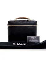 ⁦2018-2019 Large Quilted Lambskin Knock On Wood Case vanity bag⁩ – תמונה ⁦7⁩