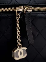 ⁦2018-2019 Large Quilted Lambskin Knock On Wood Case vanity bag⁩ – תמונה ⁦4⁩