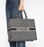 ⁦Large Dior Book Tote⁩ – תמונה ⁦2⁩