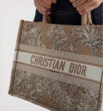 ⁦Dioriviera Medium Dior Book Tote⁩ – תמונה ⁦7⁩