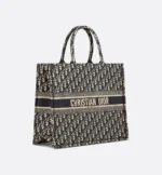 ⁦Large Dior Book Tote⁩ – תמונה ⁦4⁩