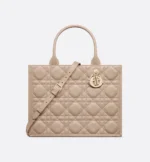 ⁦Medium Dior Book Tote⁩ – תמונה ⁦7⁩