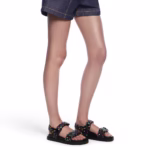 ⁦LV x TM LV Sunset Flat Comfort Sandal⁩ – תמונה ⁦8⁩