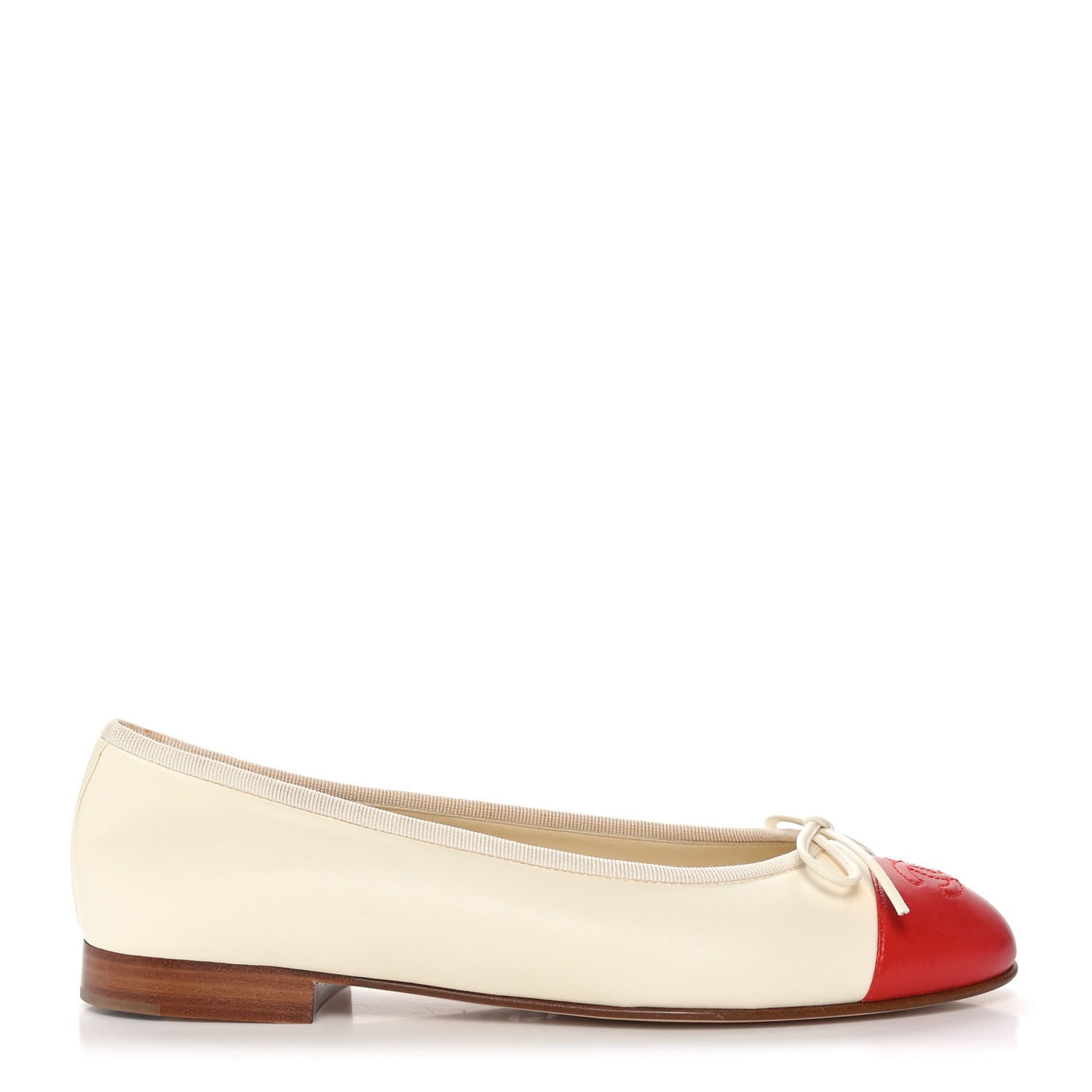 d02a2a8f0fea9002ce62ba4fac8414e1 Chanel Beige White Rouge Flat – תמונה 1