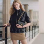 ⁦Louis Vuitton Wallet On Chain LV Bloom⁩ – תמונה ⁦6⁩
